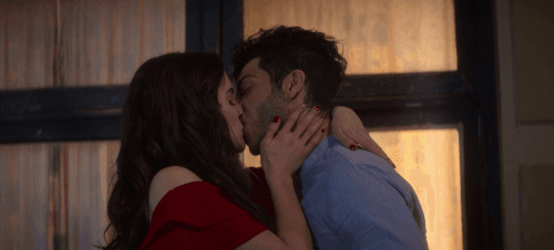 The Royal Treatment (2022) 1080p | 720p | 480p WEB-HDRip [Hindi ORG (DD5.1) + English]